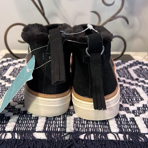 NWT TOMS Croc Embossed Leather And Faux Fur Paxton Slip Ons - Picture 5 of 13